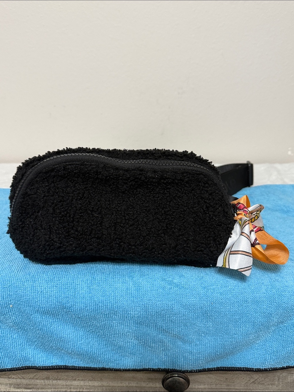 Lole Black Plush Sherpa Fanny Pac as with Decorative Scarf